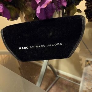 Marc by Marc Jacobs Velvet Black Sunglasses Case Excellent